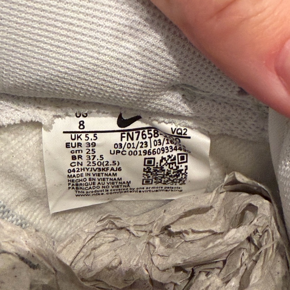 Nike dunk low in light silver corduroy size 8 women’s - Picture 7 of 9